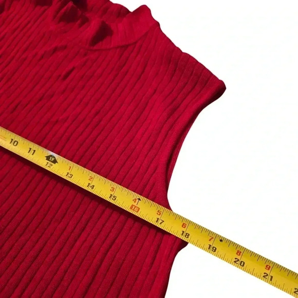 St. John Red Top Stretch Size Medium Sleeveless - Picture 9 of 11
